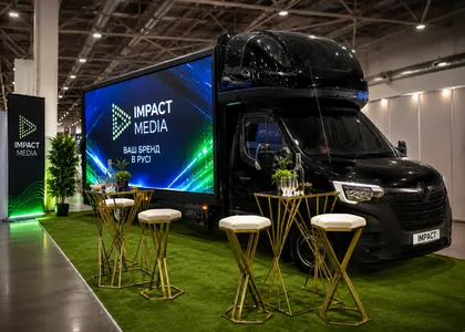 Expo lounge біля LED-трака
