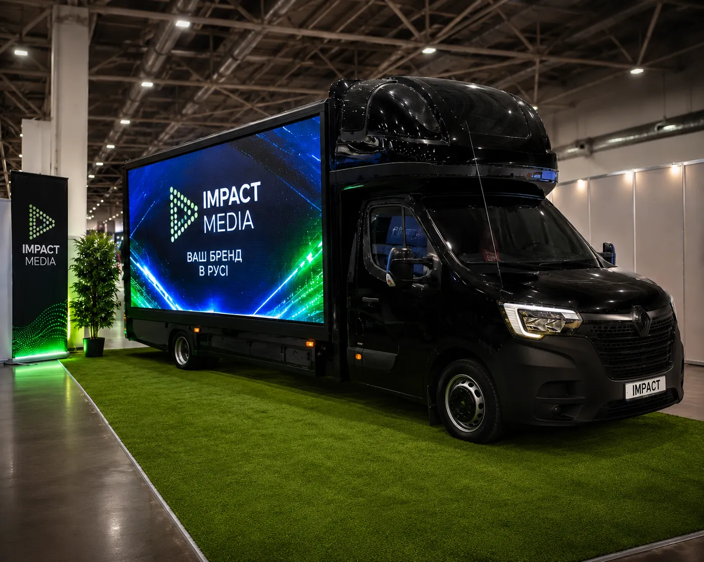 Mobile LED truck with high-resolution outdoor display
